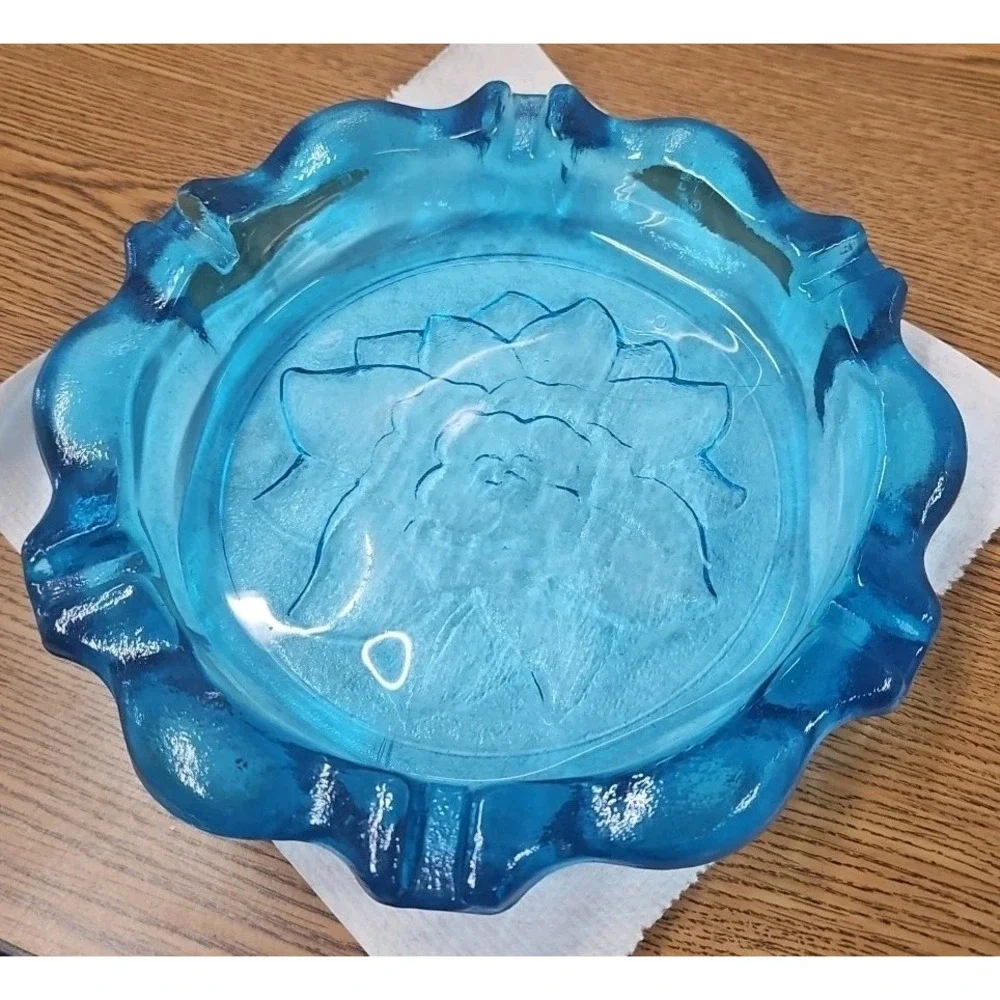Heavy Indiana Tiara Glass Large Turquoise Blue‎ Magnolia Flower 9.5" Ashtray - Picture 2 of 4